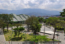 Urbanistica sociale a Medellín, Corridoio dello Sport. Colosseo 2010 dei Giochi Sudamericani / Architetti: Felipe Mesa + Giancarlo Mazzanti